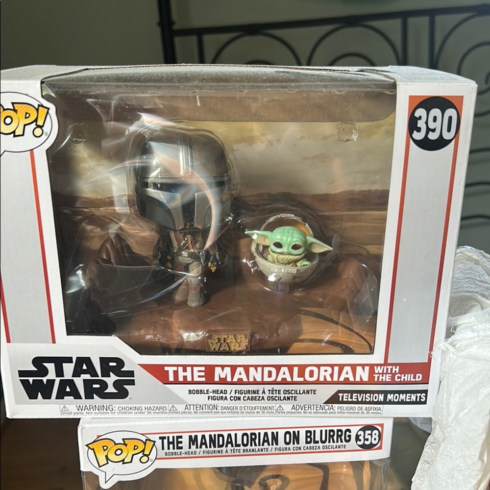 Funko Pop! Star Wars: The Mandalorian with The Child - Brown and Green